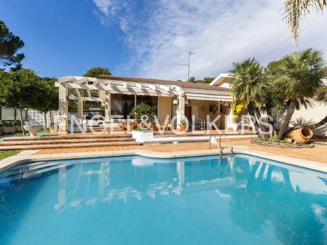Casa chalet en Venta en Montornés Las Palmas El Refugio