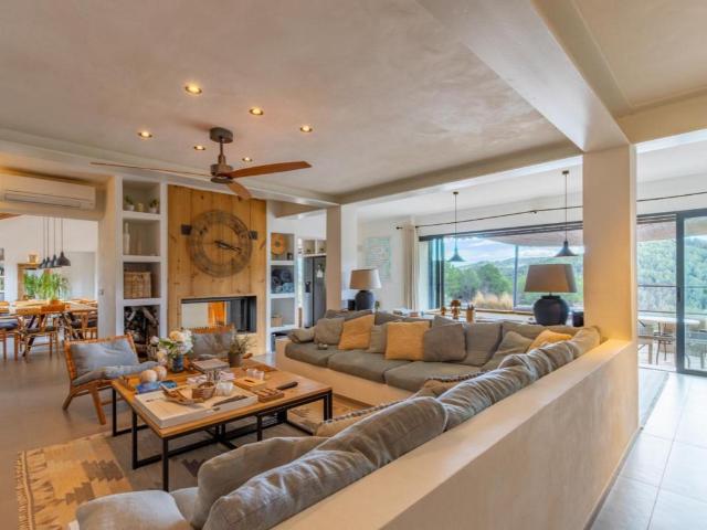 Finca rústica en venta en Alicante: 18 ha con piscina, vista. 290m² Torremanzanas