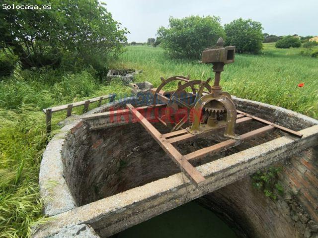 Finca rústica vallada y con pozo en Peraleda de la Mata, Cáceres
