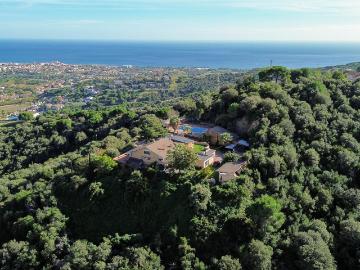 Finca señorial en Alella con amplia parcela y opción de viñe. 900m² Alella