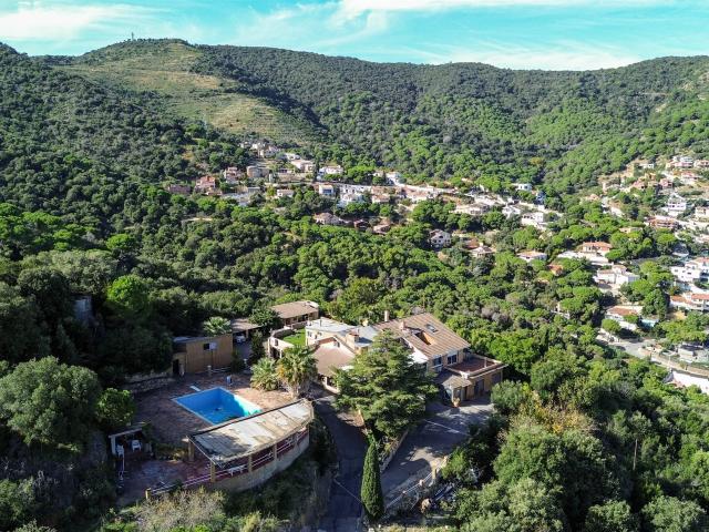 Finca señorial en Alella con amplia parcela y opción de viñe. 900m² Alella