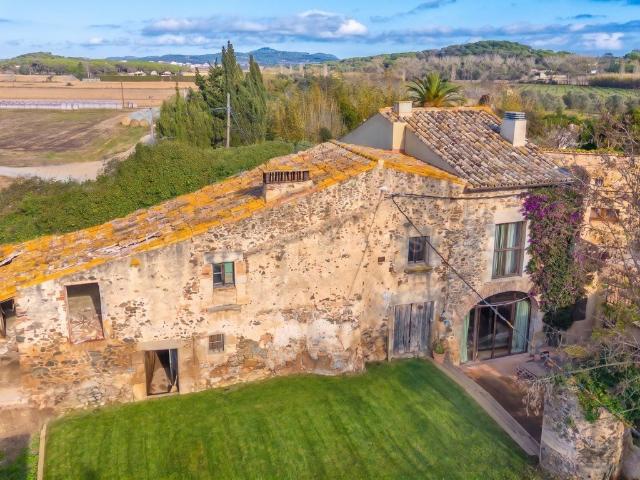 Finca singular entre mar y campos en el Empordà 1065m² Mont Ras