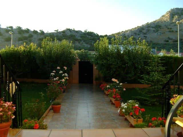 Finca/Casa Rural en venta en Cuevas del Becerro, Málaga