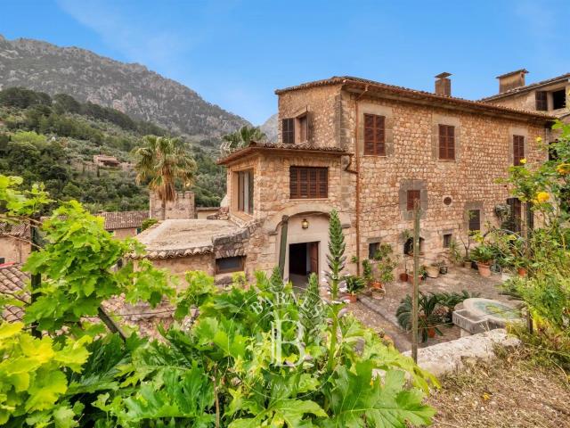 Majestuosa Casa Histórica Mallorquina en el Corazón de Forna. 1562m² Fornalutx
