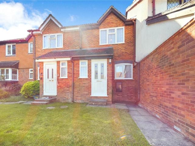Finch Close, Tadley, Hampshire RG26, 2 bed terraced house to rent, £1,400 pcm | PrimeLocation