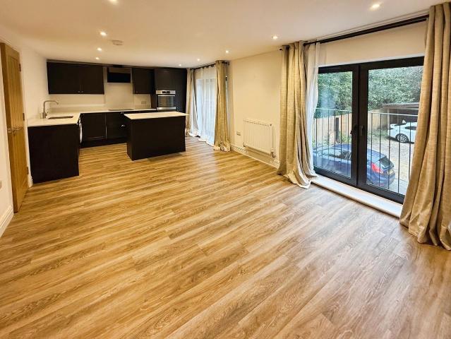 Finchampstead Road, Finchampstead, Wokingham RG40, 3 bed flat to rent, £1,750 pcm | PrimeLocation