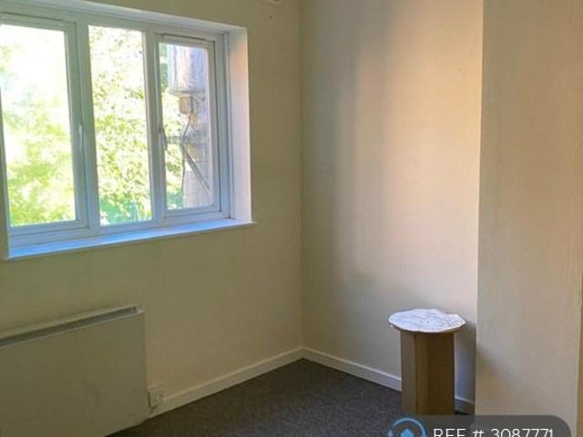 Finchfield, Wolverhampton, WV3 2 bed flat to rent £750 pcm £173 pw