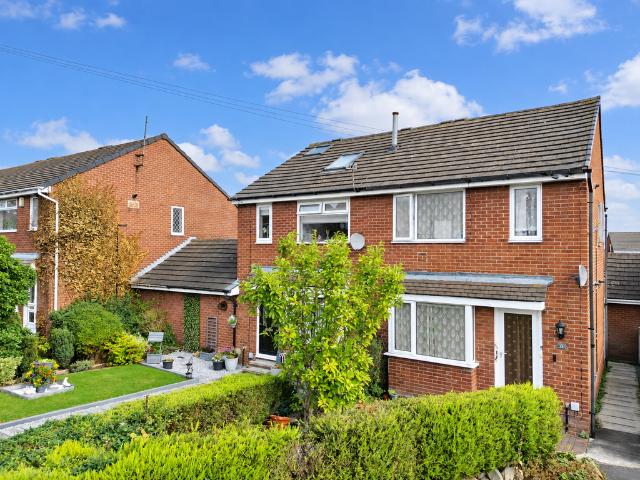 Finchley Way, Leeds LS27 3 bed semi detached house to rent £1,275 pcm £294 pw