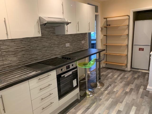 Finchley Lane, Hendon, London NW4, 3 bed flat to rent, £2,200 pcm | PrimeLocation