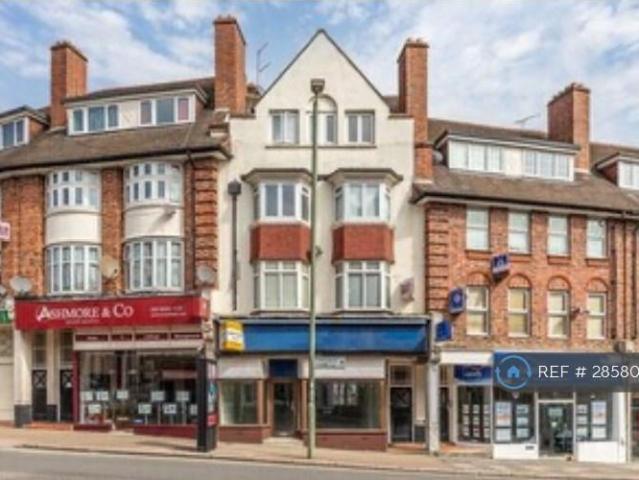 Finchley Lane, Hendon, NW4 4 bed flat to rent £2,650 pcm £612 pw