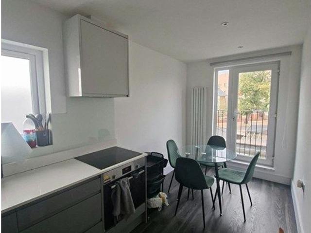 Finchley Lane, London NW4, 1 bed flat to rent, £1,625 pcm | PrimeLocation
