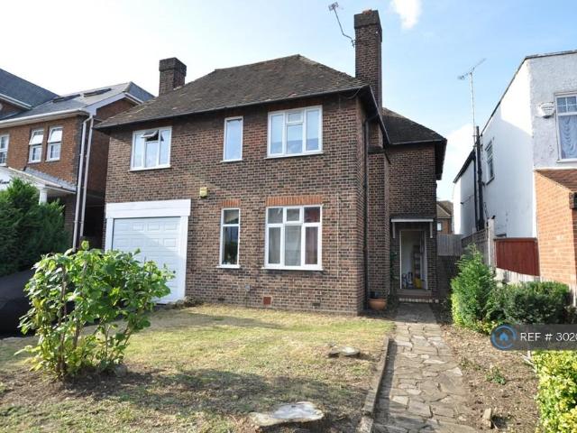 Finchley Lane, London, NW4 5 bed detached house to rent £3,750 pcm £865 pw
