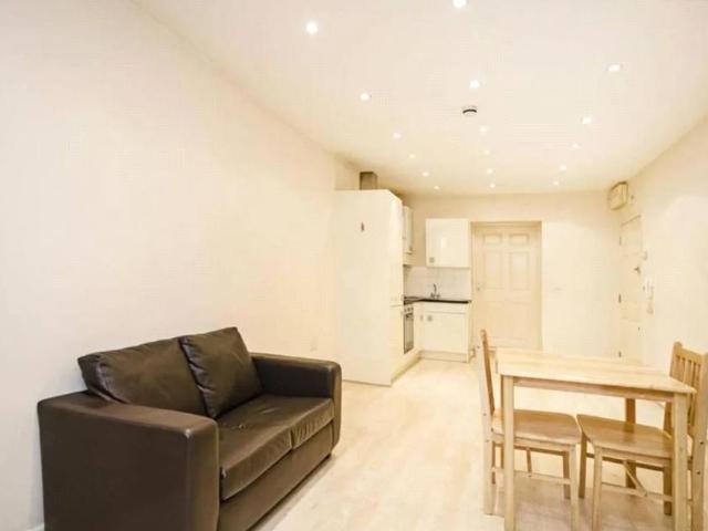 Finchley Road, NW3 6JG, London