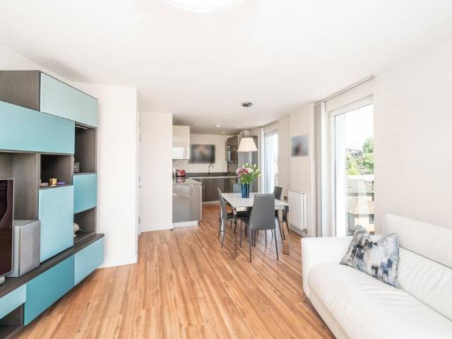 Finchley Road NW2 1 bed apartment to rent £1,800 pcm £415 pw