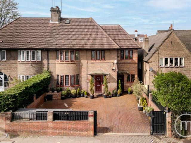 Finchley Road, Golders Green, London. 2 bed flat to rent £2,197 pcm £507 pw