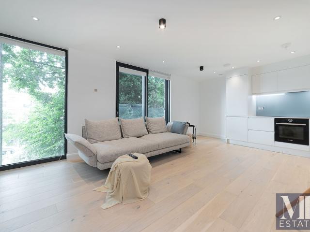 Finchley Road, Hampstead NW3, 2 bed flat to rent, £3,000 pcm | PrimeLocation