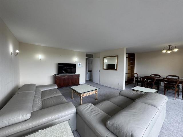 Finchley Road, London 2 bed flat to rent £3,200 pcm £738 pw