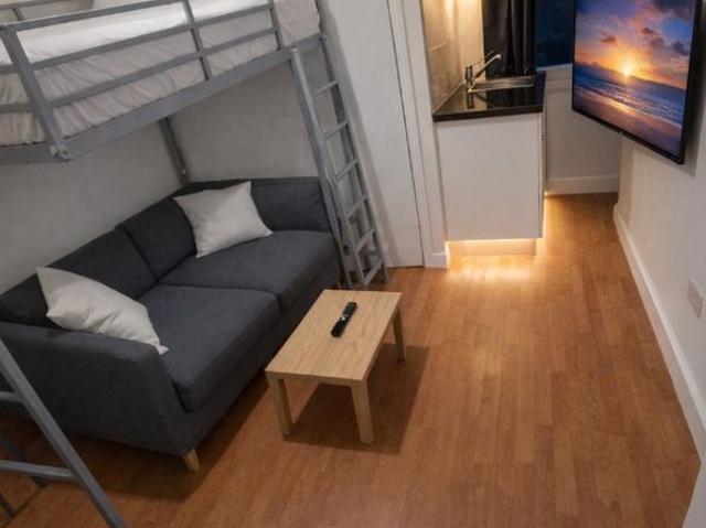 Finchley Road, London, London NW3, Studio to rent, £1,500 pcm | PrimeLocation