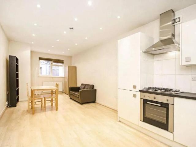 Finchley Road, London NW11, Studio to rent, £1,350 pcm | PrimeLocation