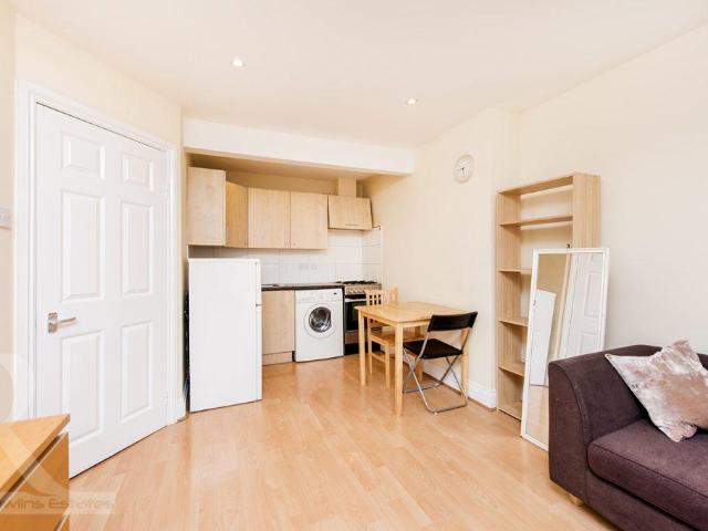 Finchley Road, London NW11 2 bed apartment to rent £1,733 pcm £400 pw