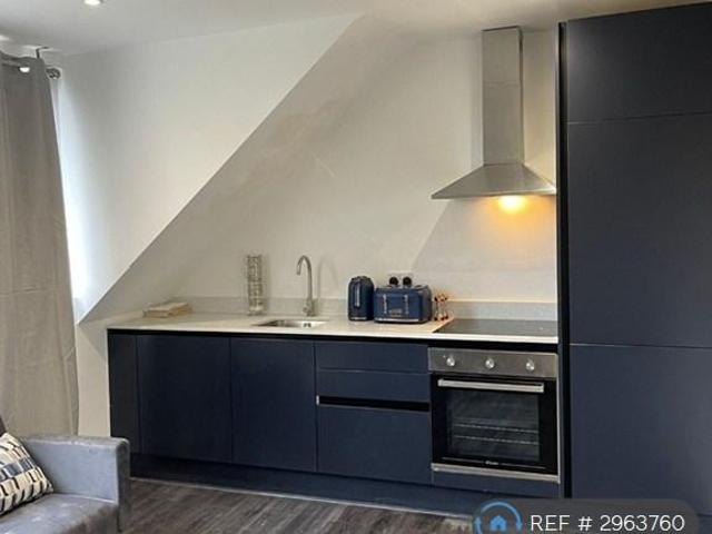 Finchley Road, London, NW11 2 bed flat to rent £1,995 pcm £460 pw