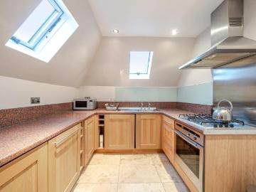 Finchley Road London NW11 2 bed flat to rent £2,197 pcm £507 pw