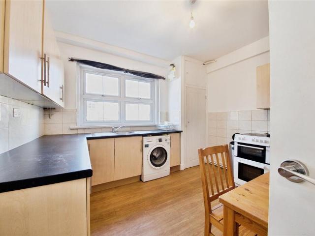 Finchley Road, London, NW11 3 bed flat to rent £2,000 pcm £462 pw