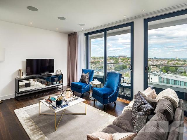 Finchley Road, London NW3 3 bed penthouse to rent £7,500 pcm £1,731 pw