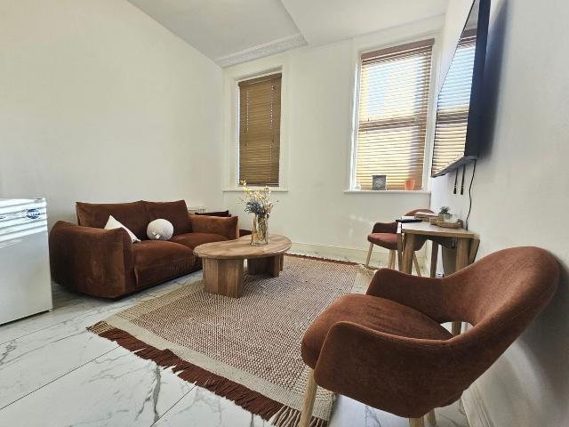 Finchley Road, London NW3, 1 bed flat to rent, £1,900 pcm | PrimeLocation