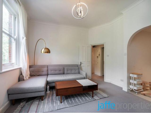 Finchley Road, London, nw3 2 bed apartment to rent £2,250 pcm £519 pw