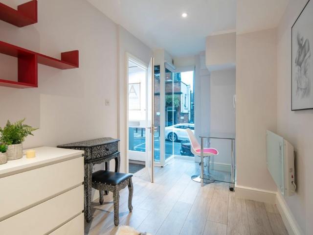 Finchley Road, London NW3 2 bed flat to rent £2,350 pcm £542 pw