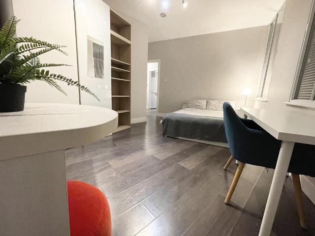 Finchley Road, London NW3 2 bed flat to rent £2,450 pcm £565 pw