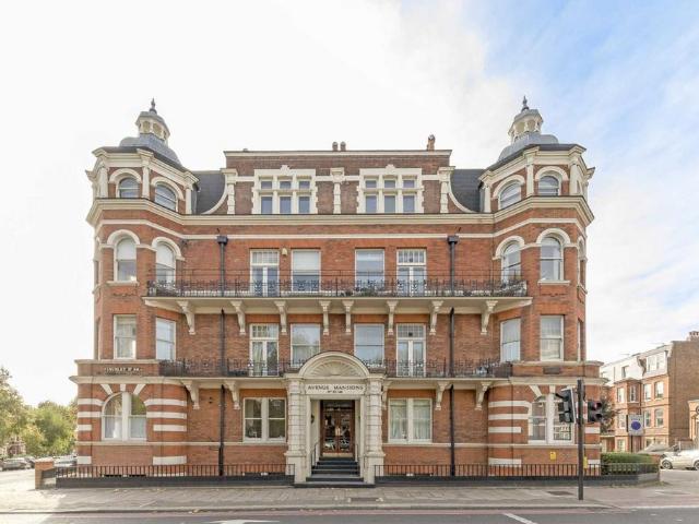 Finchley Road, London NW3 2 bed flat to rent £2,800 pcm £646 pw