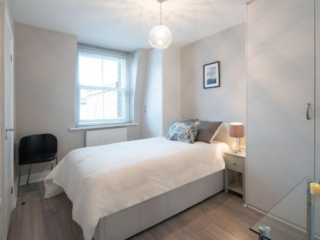 Finchley Road, London NW3, Studio to rent, £1,400 pcm | PrimeLocation