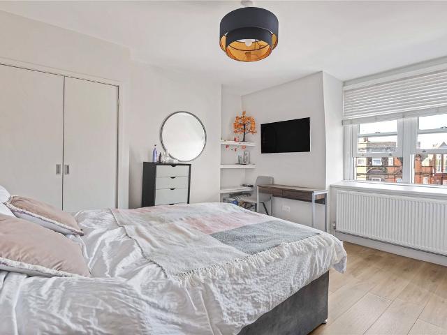 Finchley Road, London NW3, Studio to rent, £1,450 pcm | PrimeLocation