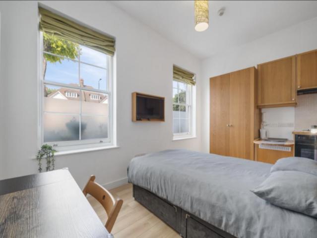 Finchley Road, London NW3 Studio to rent £1,712 pcm £395 pw