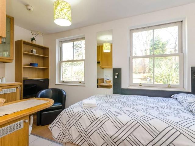 Finchley Road, London NW3, Studio to rent, £1,798 pcm | PrimeLocation
