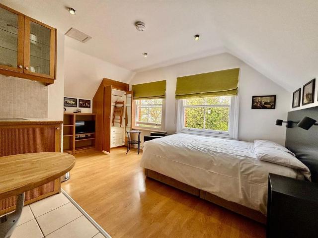 Finchley Road, London NW3, Studio to rent, £1,885 pcm | PrimeLocation