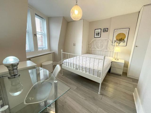 Finchley Road, London NW3, Studio to rent, £1,395 pcm | PrimeLocation