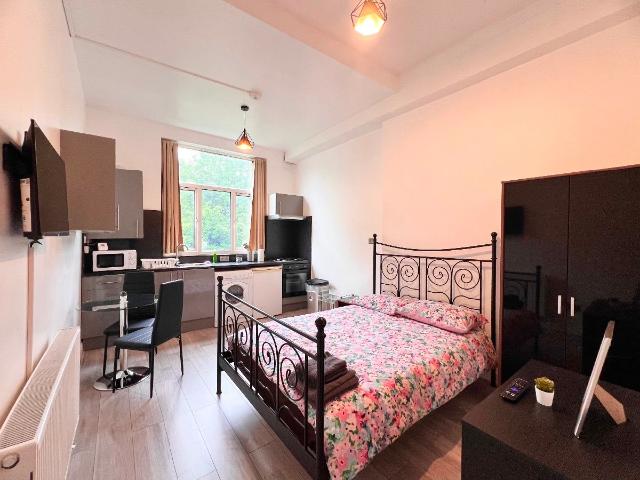 Finchley Road, London NW3, Studio to rent, £2,167 pcm | PrimeLocation