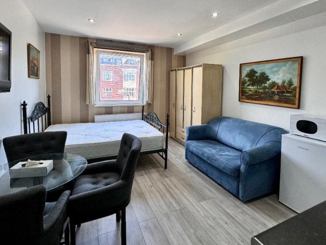 Finchley Road, London Studio to rent £1,450 pcm £335 pw