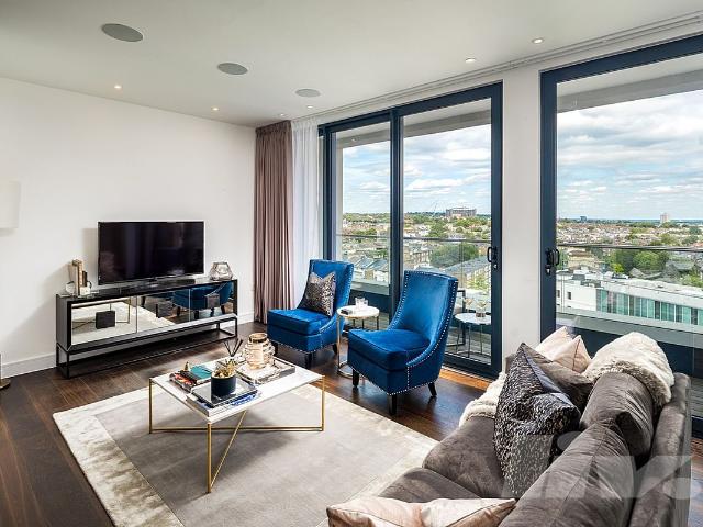 Finchley Road, Swiss Cottage NW3, 3 bed penthouse to rent, £7,500 pcm | PrimeLocation