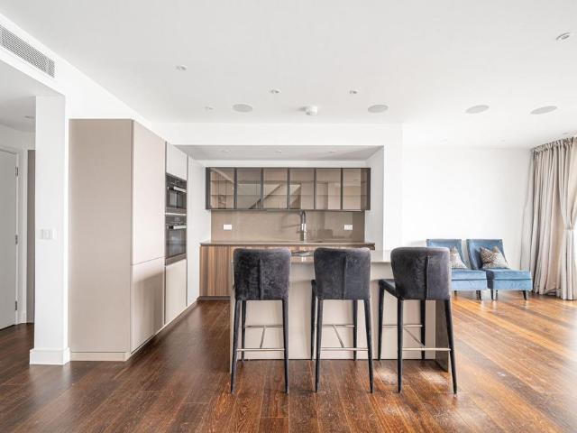 Finchley Road, South Hampstead. 3 bed penthouse to rent £7,497 pcm £1,730 pw