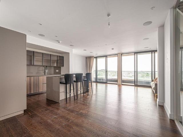 Finchley Road, South Hampstead. 3 bed penthouse to rent £7,497 pcm £1,730 pw