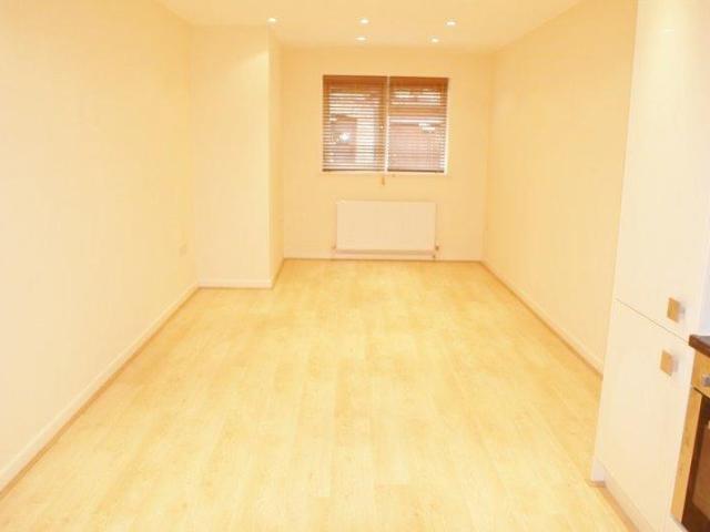 Finchley Road, Temple Fortune Studio to rent £1,400 pcm £323 pw