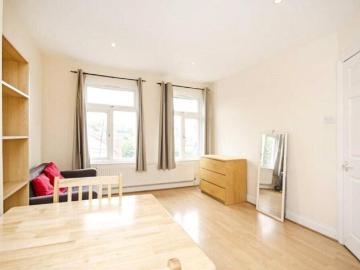 Finchley Road, Temple Fortune. 2 bed apartment to rent £1,733 pcm £400 pw