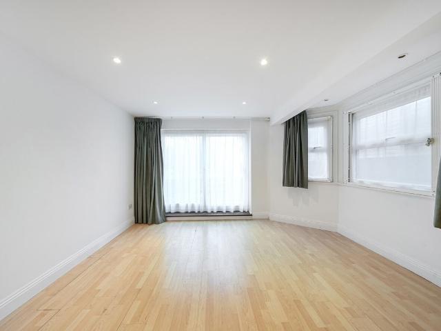 Finchley Road, West Hampstead, London NW3, 3 bed flat to rent, £3,250 pcm | PrimeLocation