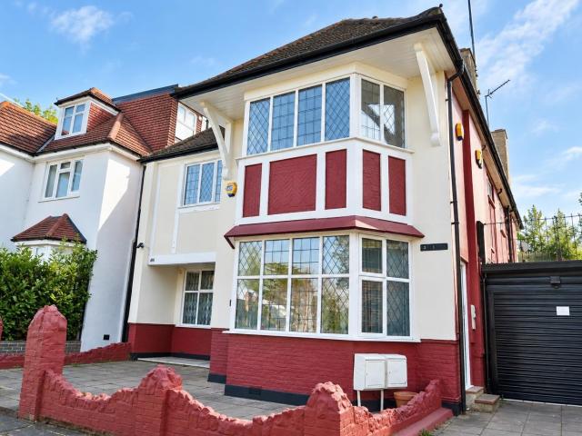 FinchleyRoadGoldersGreen,London