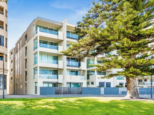 Find coastal: where beachfront living meets modern comfort