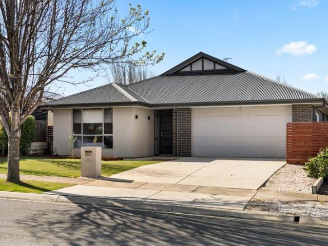 Find your calm, claim your freedom modern Strathalbyn living with room to exhale